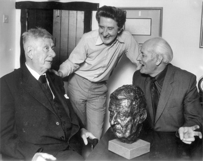 Lowry, George Aird (Lowry's agent and patron) and sculptor Sam Tonkiss discuss the bronze.